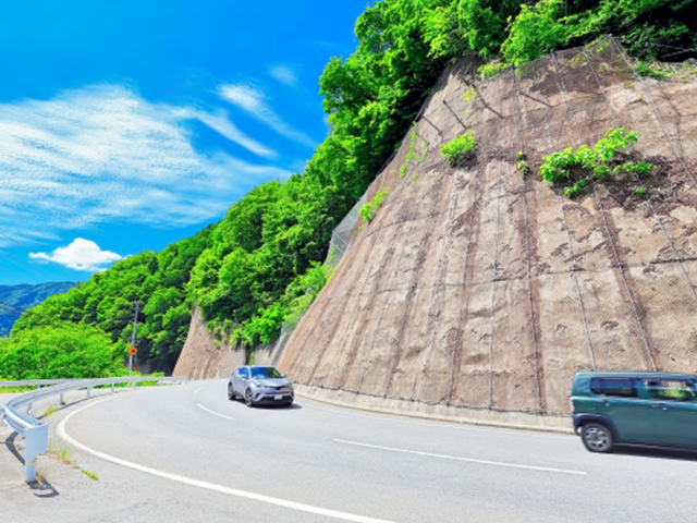 急傾斜地崩壊対策工事